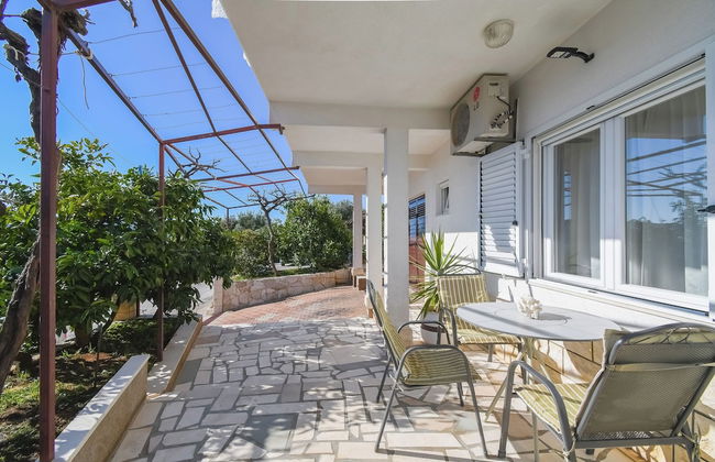 Zeljko - With Garden - SA2 - Foto 1