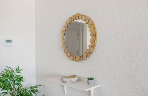 Beautiful 3 Bed Stylish & Cozy Apartment - Susanna Suite - Photo 17