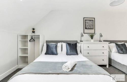 Modern 4-Bedroom Gem Family & Business Friendly - Foto 25