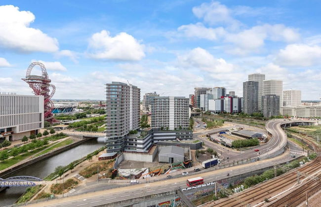 Penthouse 2-bed Apartment in The Heart Of E15 - Foto 1