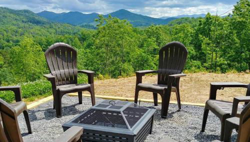 Peace of Heaven, Modern Chic Cabin, Majestic Mountain Views, Hot Tub, Fire Pit, Outdoor Games, Close to Town - Foto 3