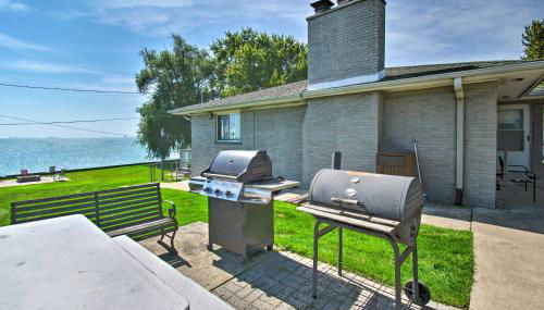 Lakefront Apartment with Patio on Lake St Clair - Foto 3