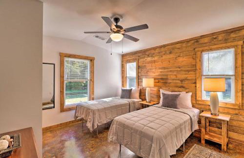 Riverfront Heaven on the White with Covered Patio! - Foto 16