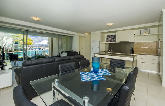 Blue on Blue Apartment 813 - Photo 5