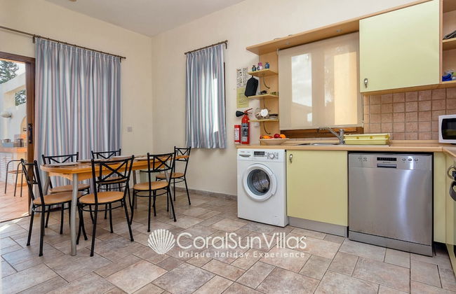 Wonderful Quiet Area, Completely Privacy, Large Private Pool, Colourful Garden - Foto 14