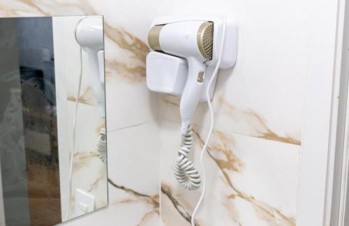 Cozy and Practical 5 Min from Airport - Foto 8