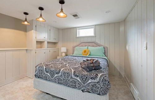 Benson. Cozy pet friendly living. No pet fees. - Photo 20