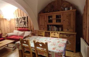 "Jacky" Appartement de charme suréquipé, 300m des pistes et centre village, casier à ski au pied des pistes, linge de lit et produit de toilette compris - Foto 3