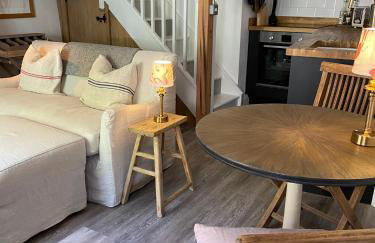 The Old Gallery - Charming Coastal Escape For Two - Photo 55