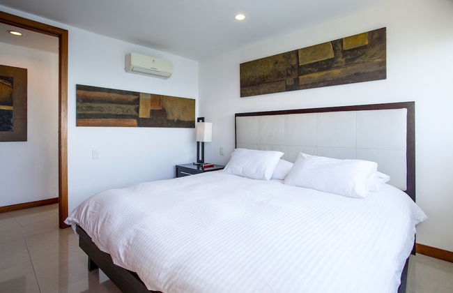 Palmetto Penthouse Deluxe Beautiful View and Sunset Floor 39 - Photo 12