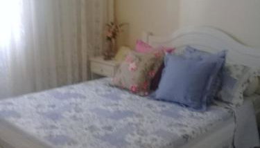 Encantador a 2 quadras da Enseada, com varanda e garagem - Foto 4