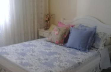 Encantador a 2 quadras da Enseada, com varanda e garagem - Foto 4