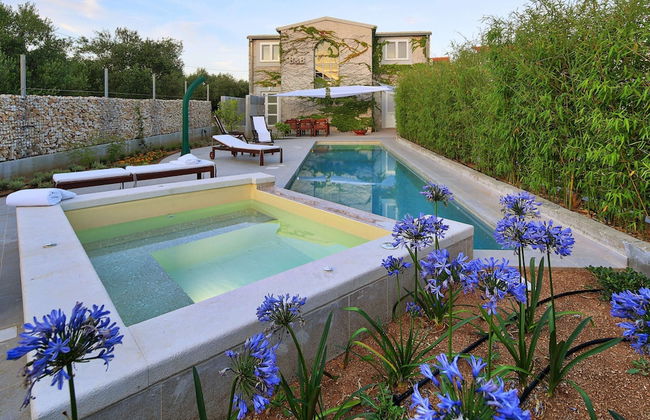 Deluxe Villa in Šibenik near Lake - Photo 36