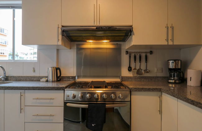 w Elegant 2BR w Fantastic View in Miraflores - Photo 6