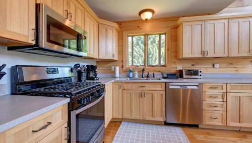 Berkshire Vacation Rentals: Great Barrington Cabin Sleeps 14 Walk To Town - Foto 3