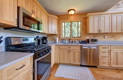 Berkshire Vacation Rentals: Great Barrington Cabin Sleeps 14 Walk To Town - Foto 3