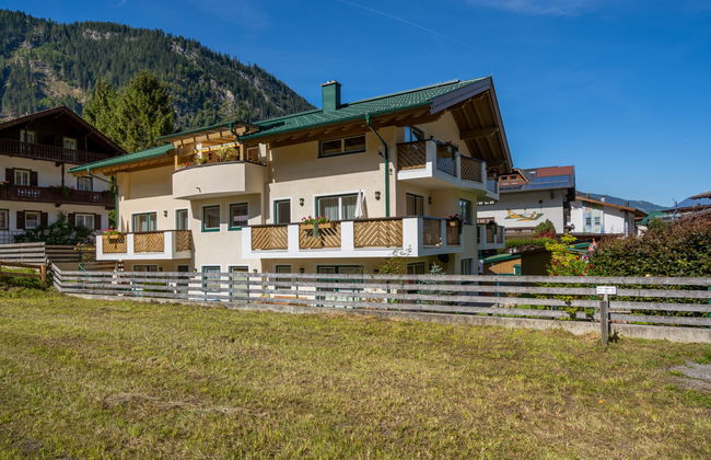 3 bedroom Apartment in Mayrhofen with garden and terrace - Photo 1