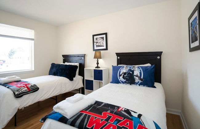 The Meadowlark Manor Spacious Backyard & Hot Tub - Photo 11