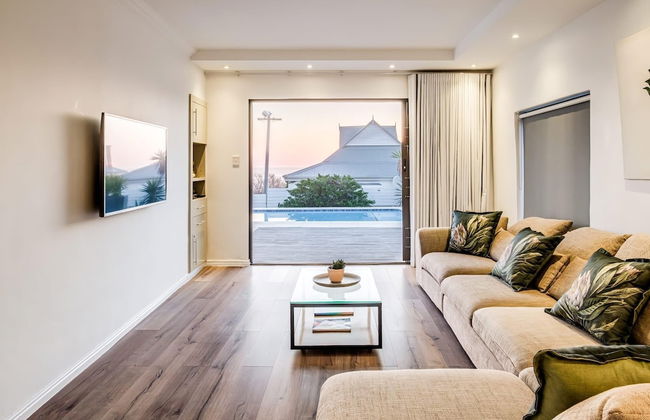 Stylish Holiday Home With Private Pool Ocean Views Jumeirah Blue - Photo 29