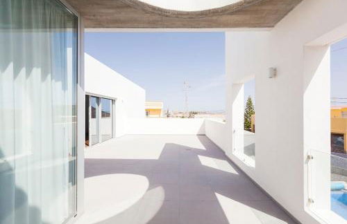 Independent villa with an immense heated pool! - Foto 14