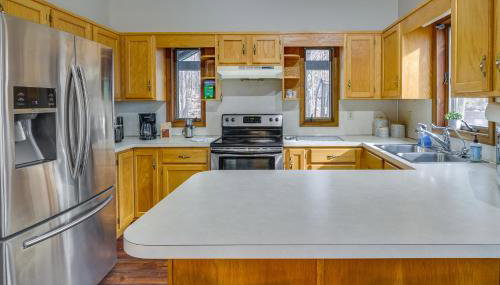 Lovely Poconos Cabin with Resort Amenities! - Foto 2