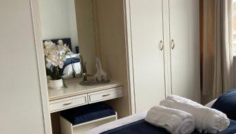 Spacious 2 Bed Village Flat sleeps 4/6 - Foto 3