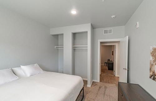 Bringham's Mill Apartments Perfect for Groups Full Kitchen Gym and Free Parking - Photo 133