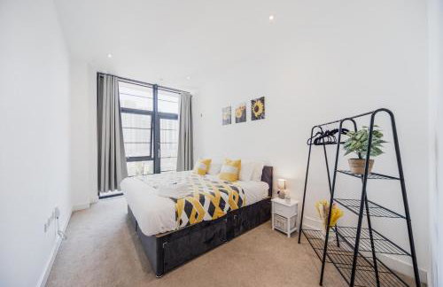 Stylish 2 bed Flat in London with River Thames views Access to boat rides into London-Near O2 Arena and Excel, Fast Wi-Fi, Free Parking, Excellent links Elizabeth and Southeastern Train Line - Foto 21