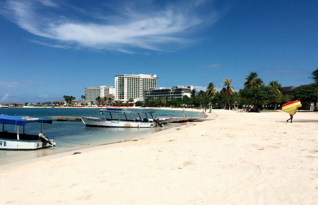 Private 2 Bedroom Beachfront Penthouse Condo Ocho Rios, Jamaica - Foto 30