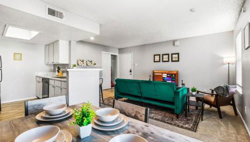 Trendy 2BR Apartment with Pool and Gym Access - Foto 4