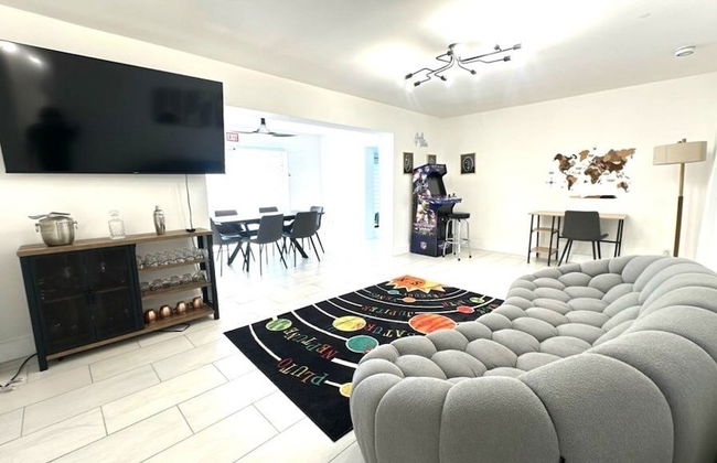 Casa Lucia 5br Home W/ Pool Near Hard Rock Casino 5 Bedroom Home - Photo 37