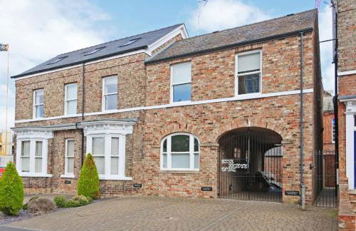 Apartment 11 Bluebridge with Free Parking - Photo 7