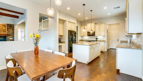 Pool, Views and Ample Space! Sunny Goodyear Retreat - Foto 4