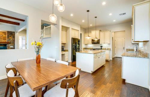 Pool, Views and Ample Space! Sunny Goodyear Retreat - Foto 4