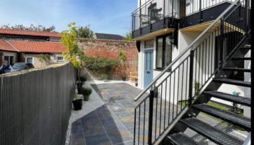 Lees Lookout Holt ,2 bedroom luxury apartment with private parking - Foto 2, Garden view