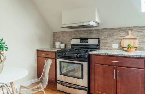 Spacious 2BR Apartment near Airport - Central Charming - Foto 29