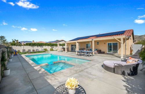 Views, Gameroom, Saltwater Pool & Hot tub, Firepit by MariamsBnb - Foto 13