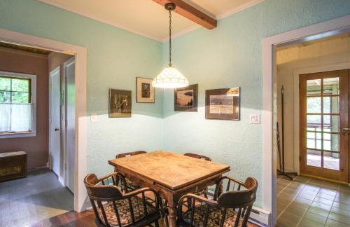 Harbert Cottage with Fire Pit Half Mile to Beach! - Foto 6