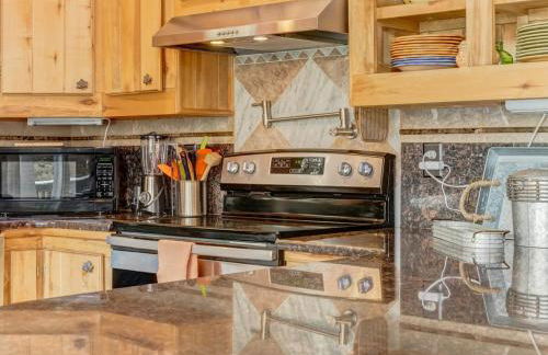 Pinetop Cabin Hot Tub BBQ Arcade Scenic Escape - Foto 19