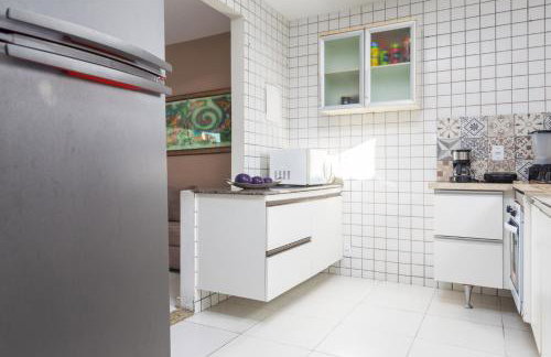 Refúgio Tropical Casa de Praia com Piscina e 4 Suítes e garagem 3 carros, 800 mtrs da praia internet 700 mbps, condomínio privado com pista de skate , quadra de futevôlei , campos e quadras de futebol! - Foto 15