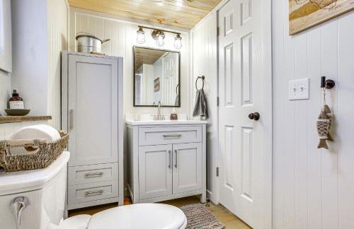 Updated Wellston Cabin, Walk to Lake Beach and Dock! - Foto 15