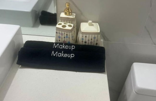 Kensington with pool - Photo 18