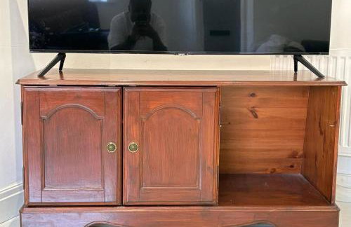 House - Sleeps 5 Private Parking & Pets Allowed - Foto 9