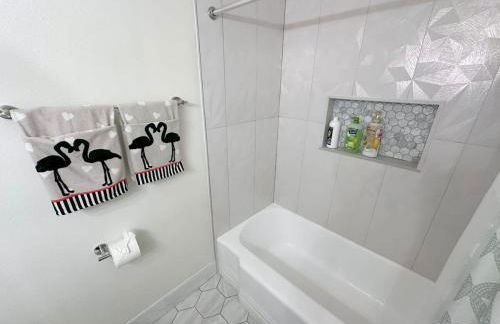 Spacious Disneyland 5 Bedroom 4 Bath House with Game Room - Photo 12