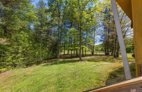 Knotty By Nature- Pet Friendly, Firepit, 150 Acres - Foto 25