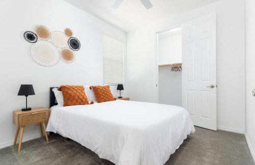 Stylish & Bright Gem ~ King/Queen Beds ~ Backyard! - Foto 20