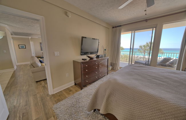 Astonishing Oceanfront Condo with Oversized Balcony to Enjoy Amazing Gulf View - Unit 0204 by RedAwning - Foto 5