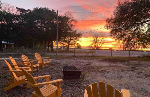 Retro by the Bay Close to Beach Eglin PetFriendly - Foto 1