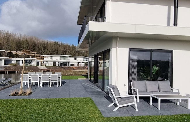 Waterfront Villa, Forest & Golf Club - Photo 16