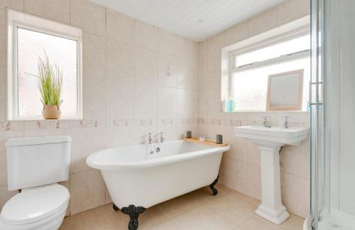 Manchester Business and Leisure Home with Free Parking - Foto 8